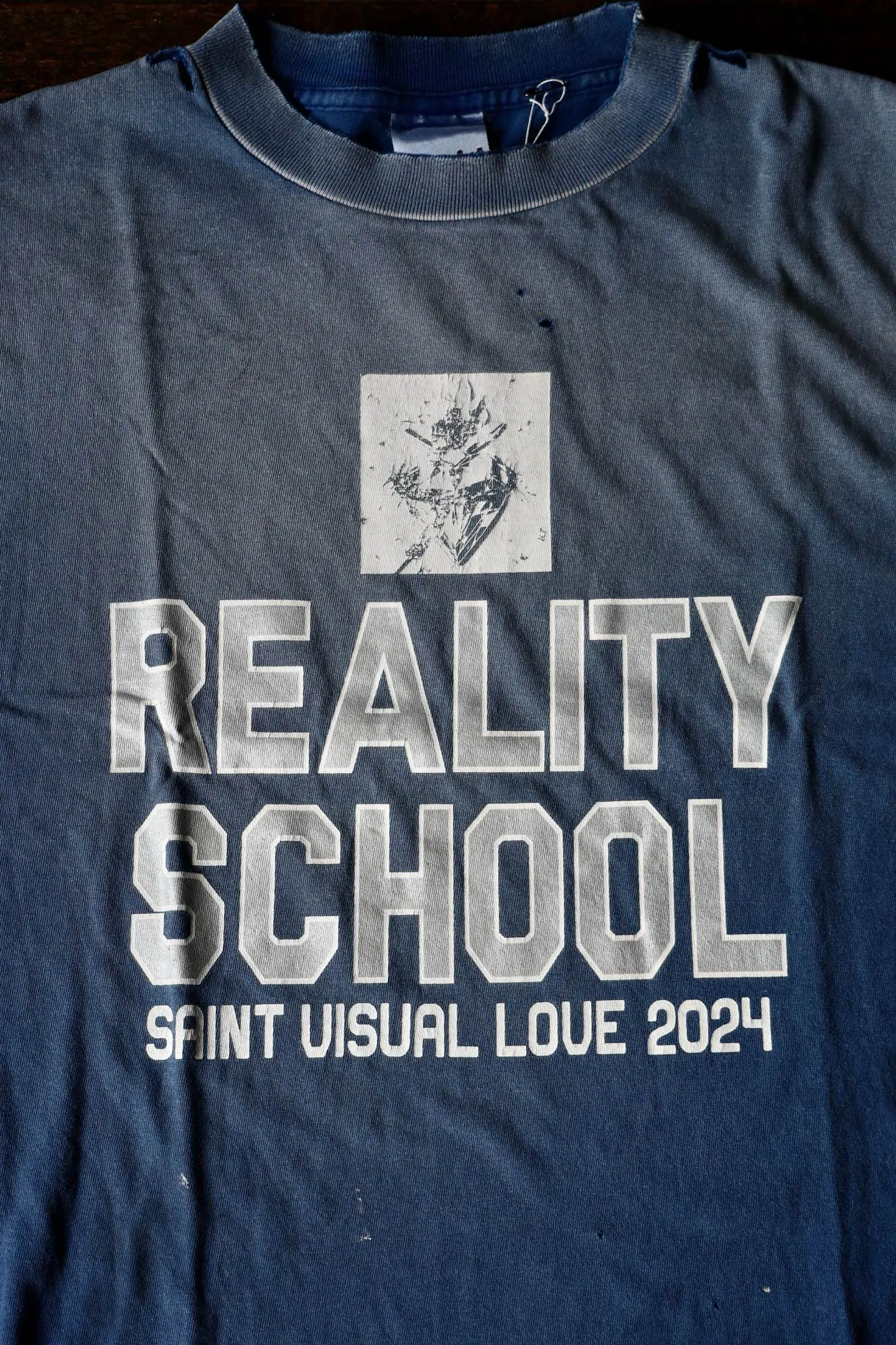 SAINT Mxxxxxx REALITY SCHOOL SS_TEE/NVY slogan distressed short-sleeves, washed blue S-XL, garment dyeing, horse fade, ultra-complex shearing and destruction treatment, correct version, cylindrical fabric, customized original consistent main mark/wash mark, original consistent silver powder printing, distressed treatment